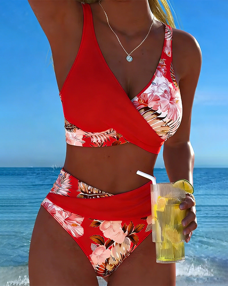 Bikini with contrasting floral print and slit