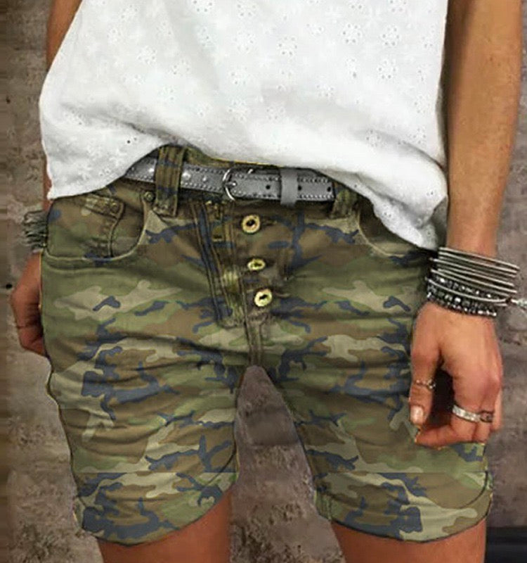 Margovil Elastic Waist Buttons Skinny Camo Shorts