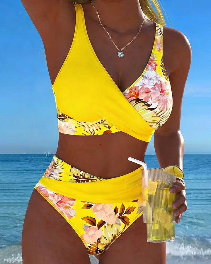 Bikini with contrasting floral print and slit