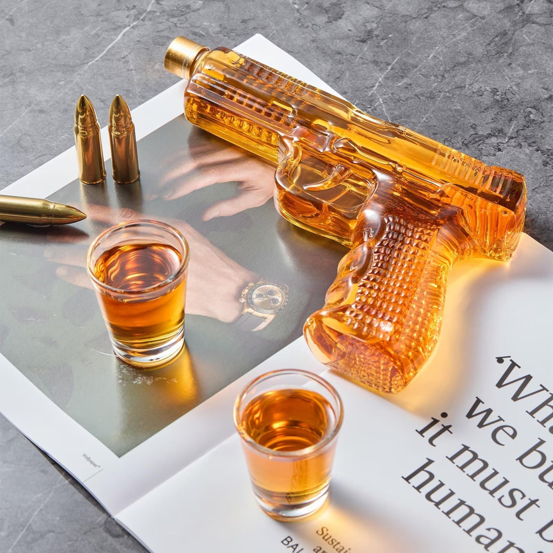 Whiskey Bottle – Gun Set Edition with Glasses